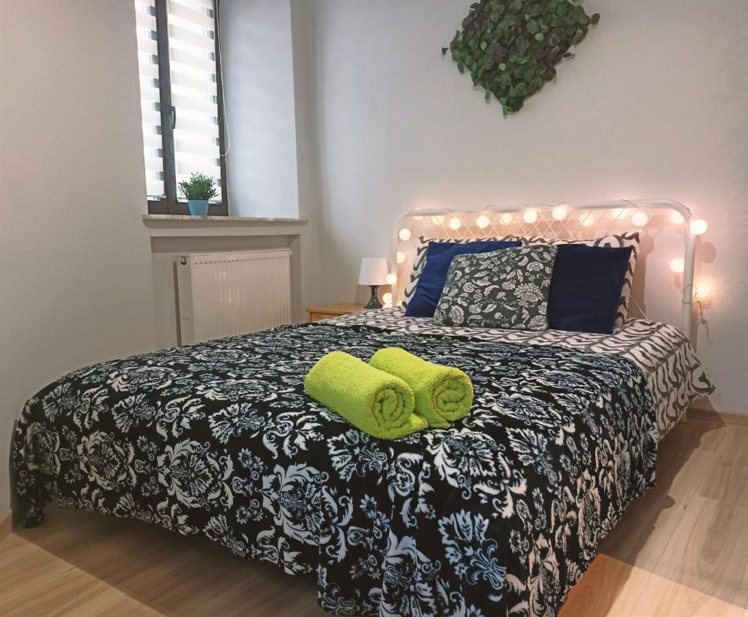 Apartament Granatowy Swietoduska 12 ルブリン エクステリア 写真